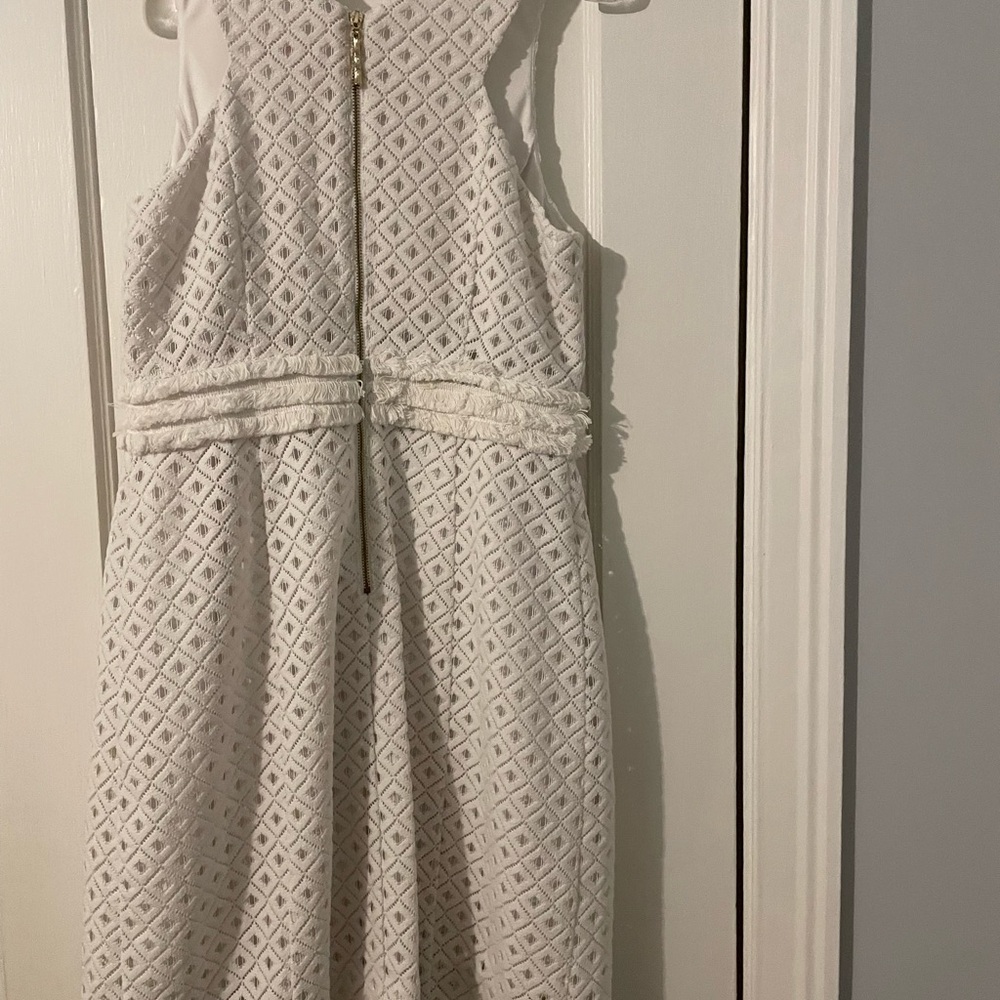 Elegant White Textured Dress - Picture 2 of 5